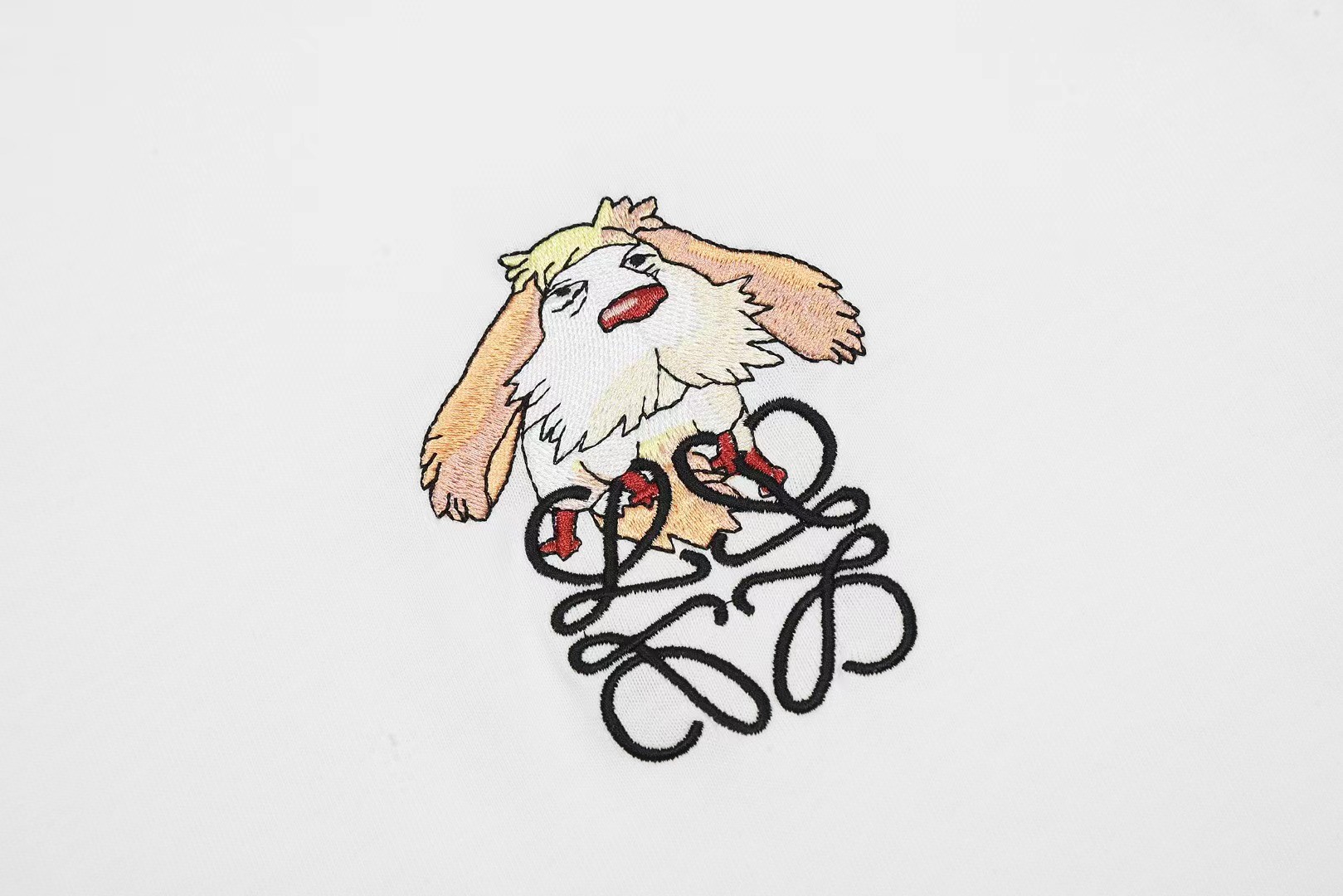 【LOEWE 公式旗艦店】（ロエベ）2024春夏新作ハウルの動く城柄プリント丸首半袖Tシャツ 男女兼用