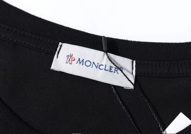 【Moncler 】（モンクレール）半袖Tシャツ 男女兼用、ご好評に付き再入荷！