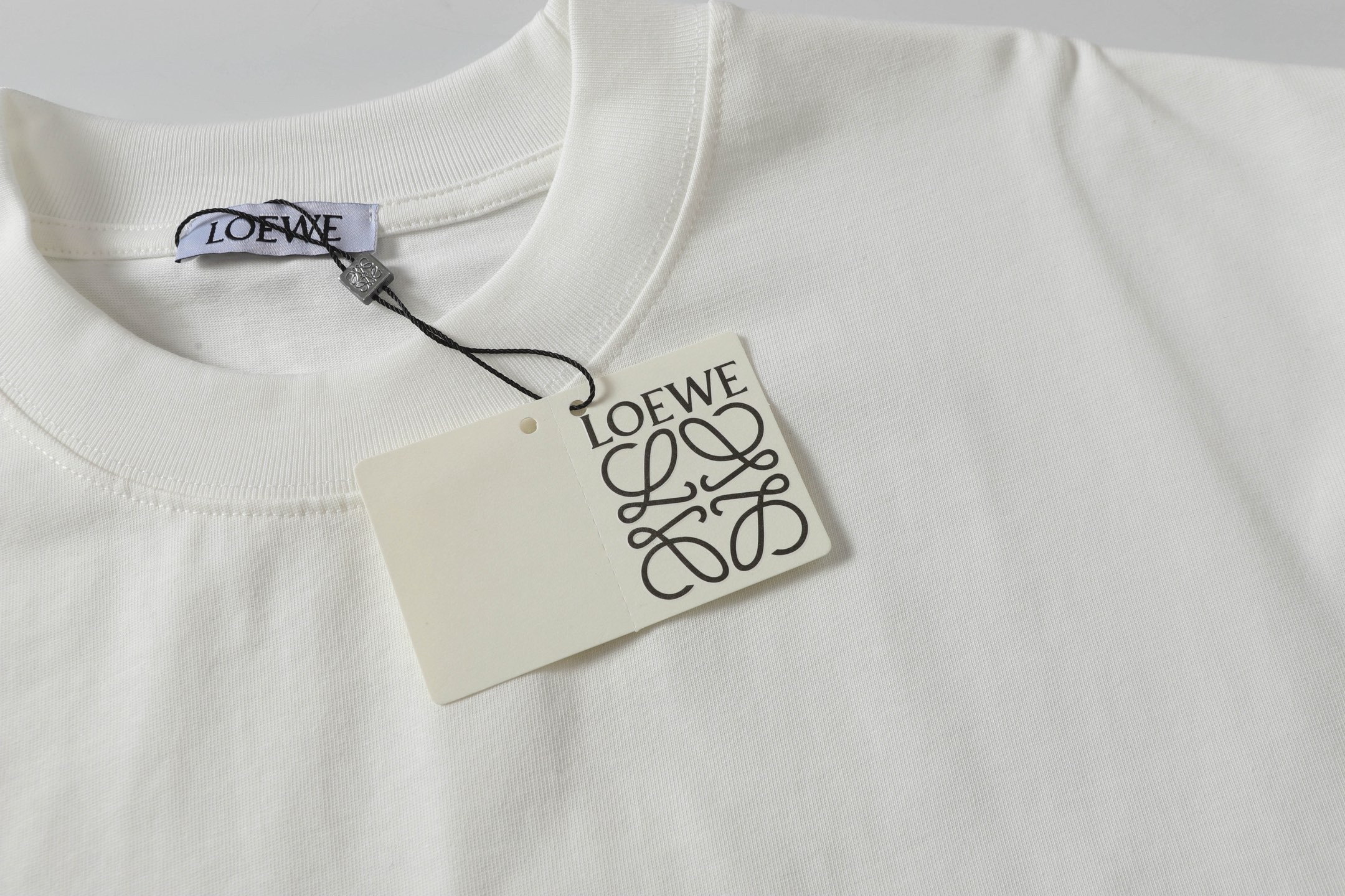 【LOEWE 公式旗艦店】（ロエベ）半袖Tシャツ、ご好評に付き再入荷！