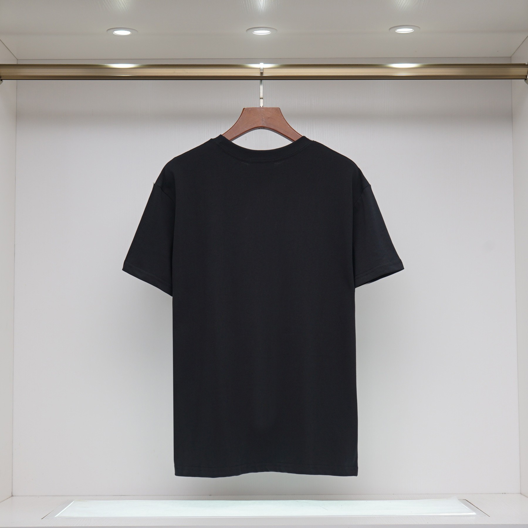【Moncler旗艦店】（モンクレール）半袖Tシャツ、ご好評に付き再入荷！