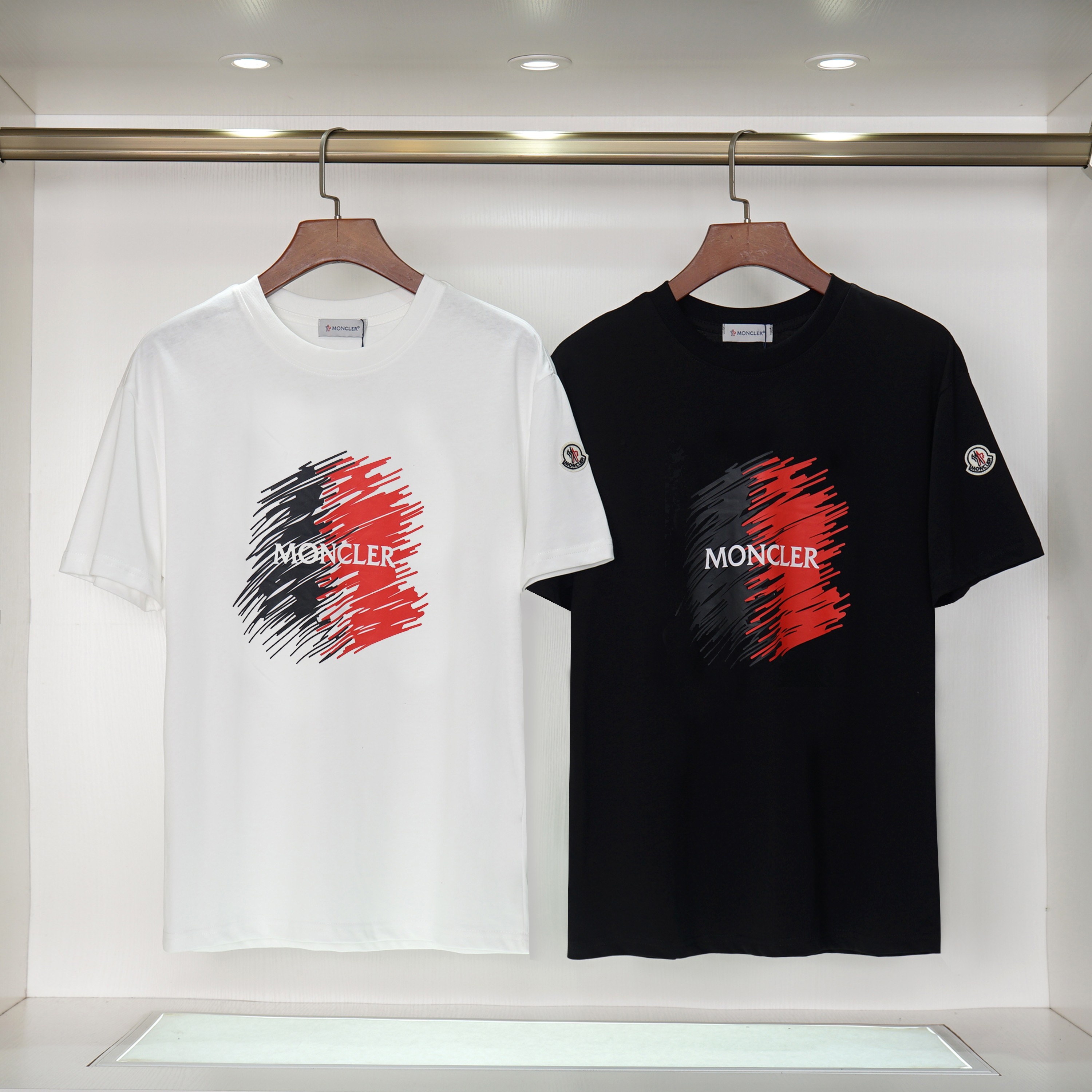 【Moncler旗艦店】（モンクレール）半袖Tシャツ、ご好評に付き再入荷！