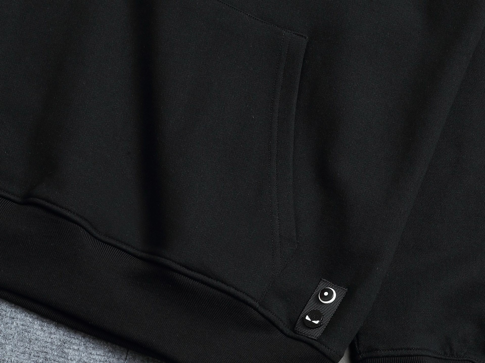 【FENDI旗艦店】フェンディ パーカー 男女兼用 ご好評に付き再入荷！