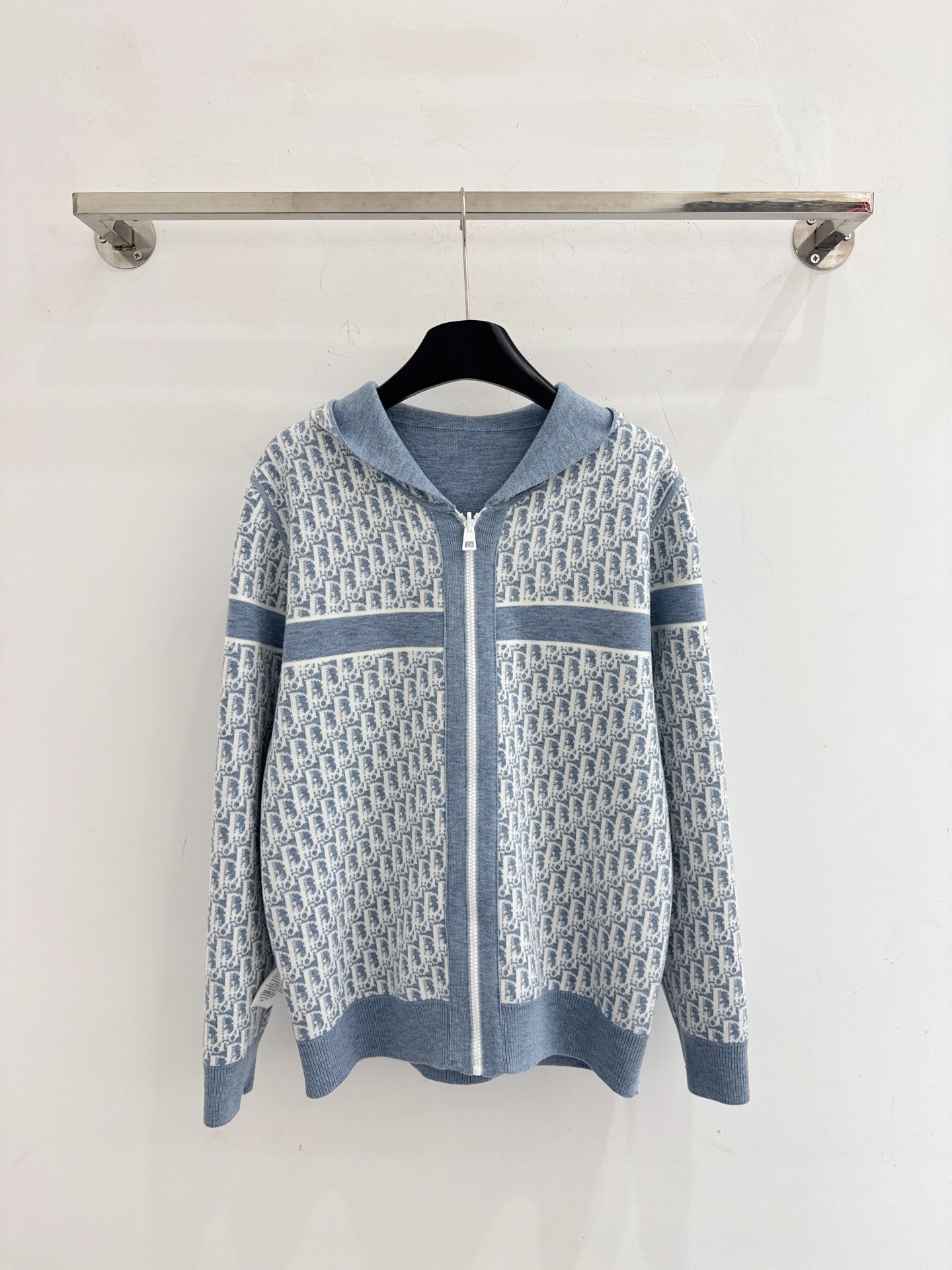 【DIOR旗艦店】（ディオール ）ニットフードジャケット ご好評に付き再入荷！