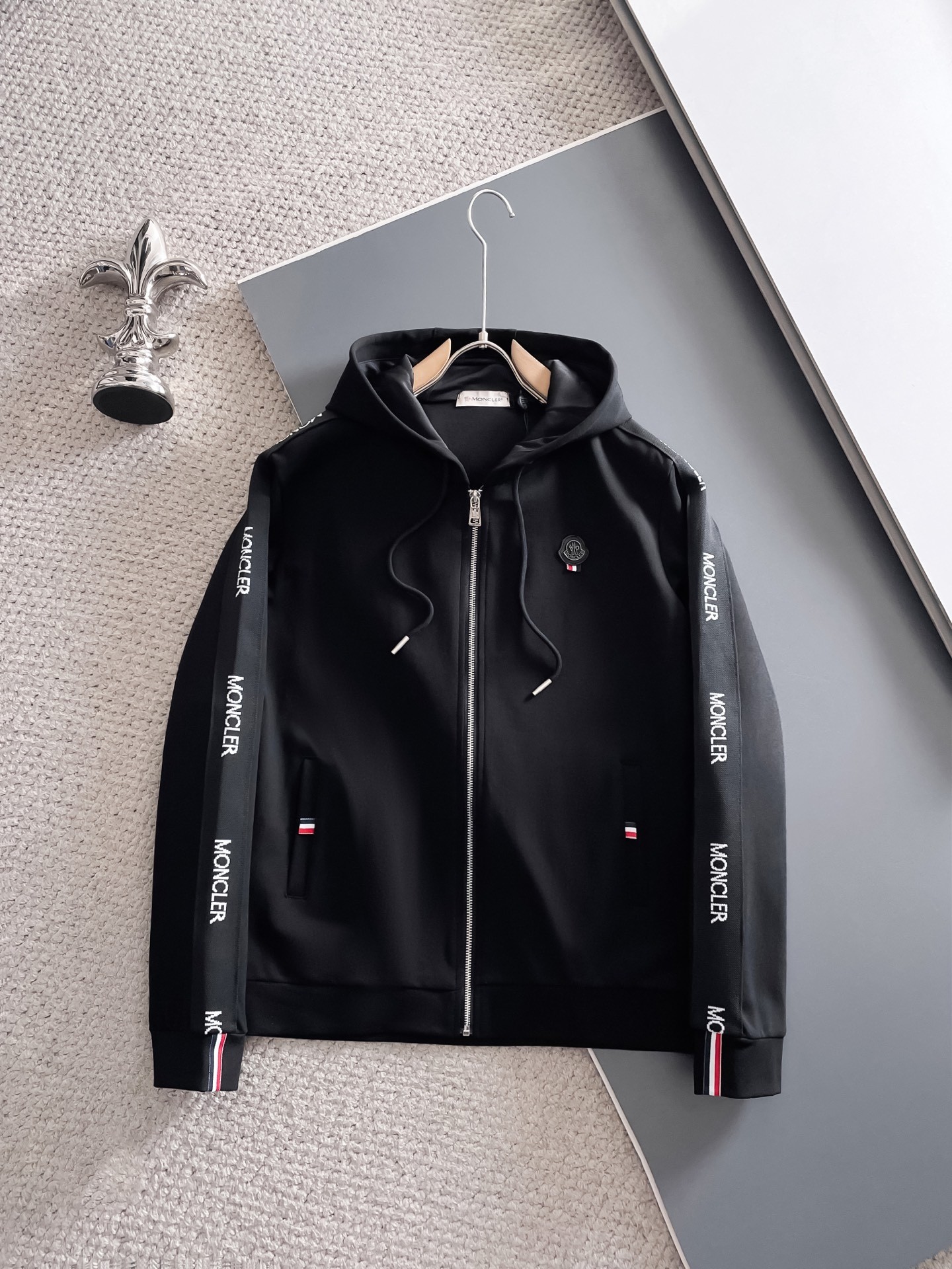 【MONCLER公式旗艦店】モンクレール 上下セット セットアップ ご好評に付き再入荷！