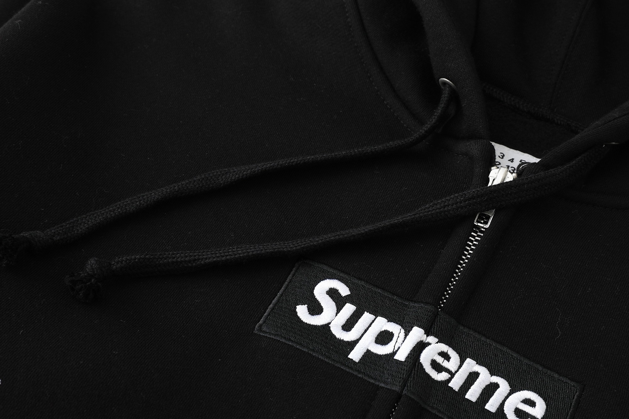 【Supreme x MM6 Maison Margiela】コラボパーカー