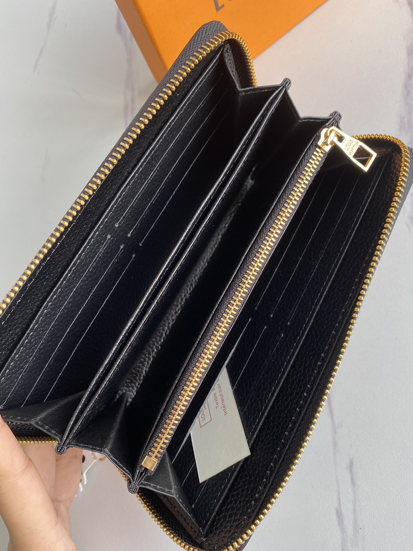 LOUIS VUITTON ルイヴィトン CRAFTY 財布 M69698