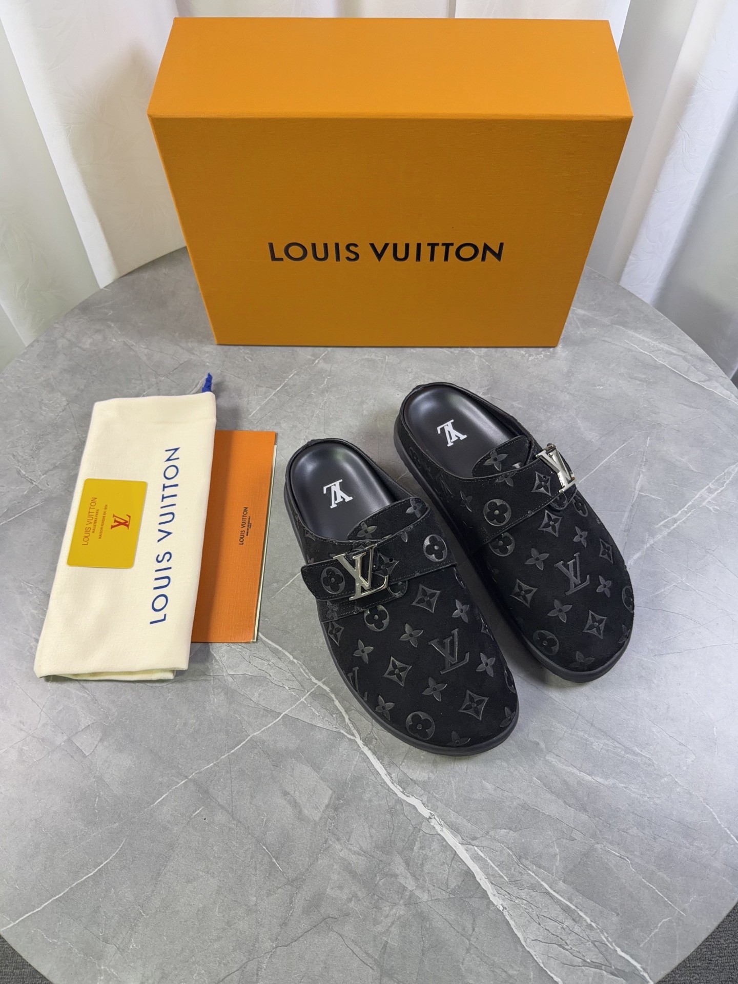 LOUIS VUITTON