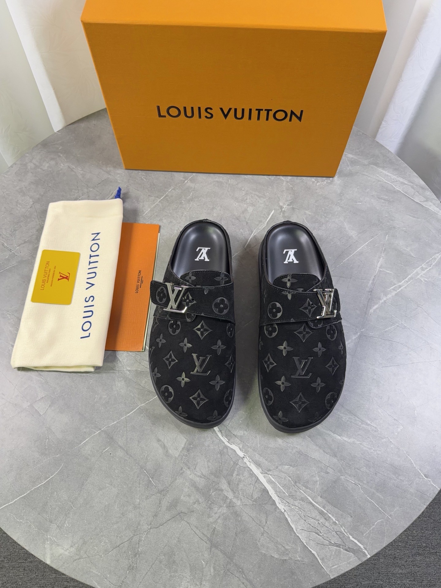 LOUIS VUITTON