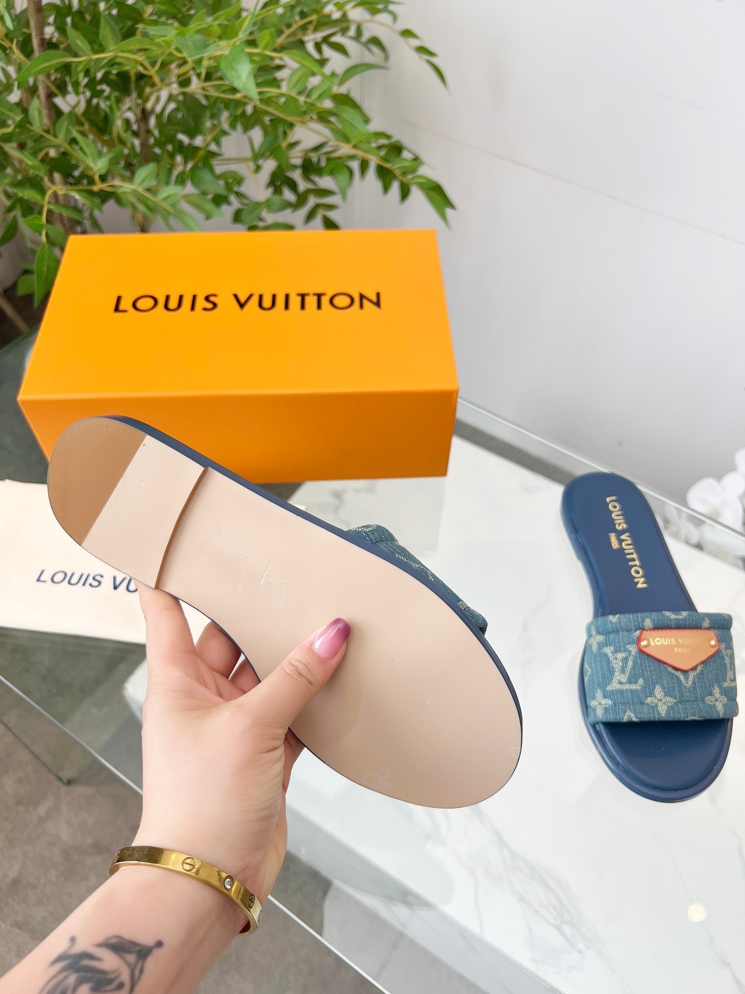 【LOUIS VUITTON】LILY フラットスライドサンダル