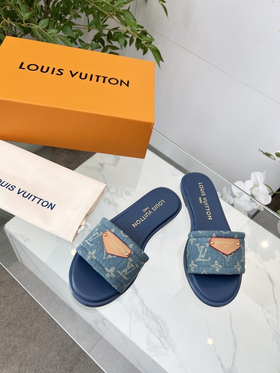 【LOUIS VUITTON】LILY フラットスライドサンダル