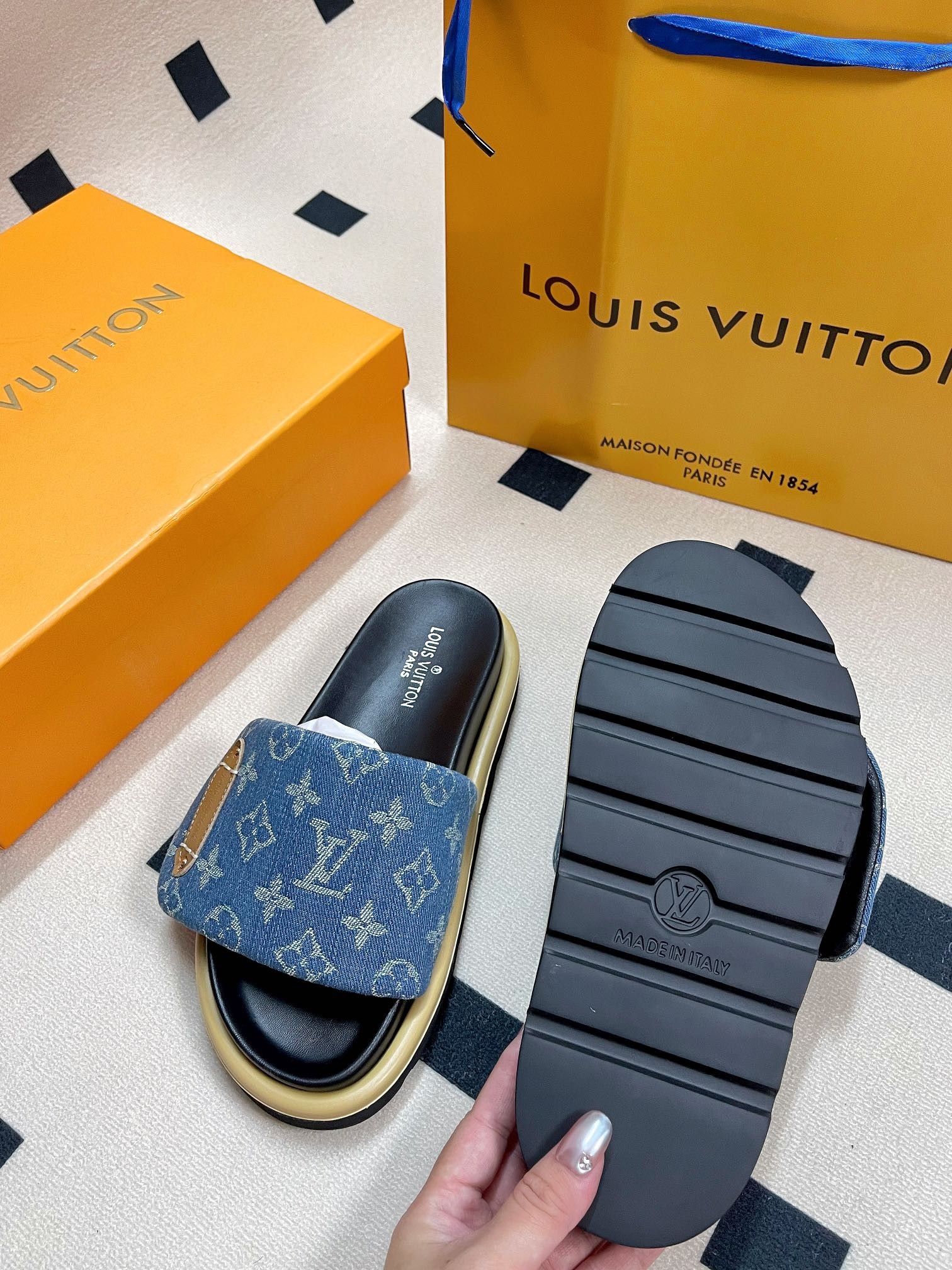 【LOUIS VUITTON】デニム モノグラム サンダル