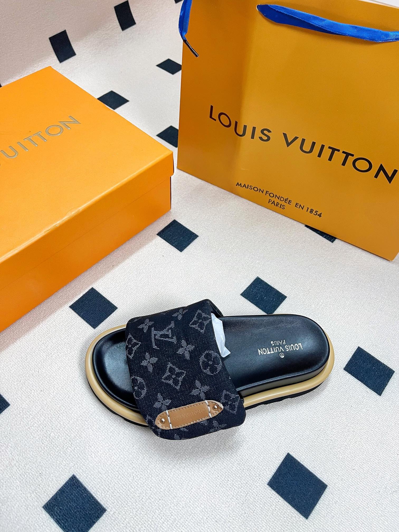 【LOUIS VUITTON】デニム モノグラム サンダル