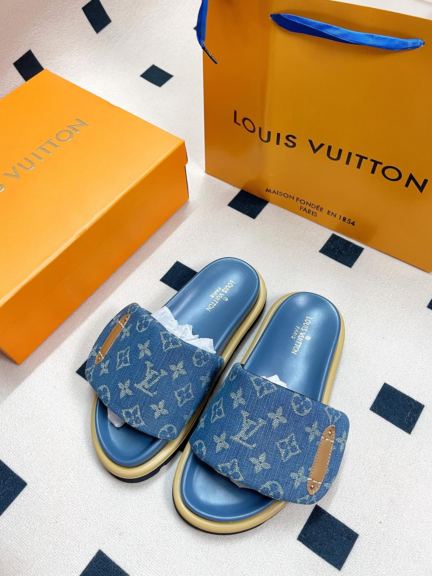 【LOUIS VUITTON】デニム モノグラム サンダル