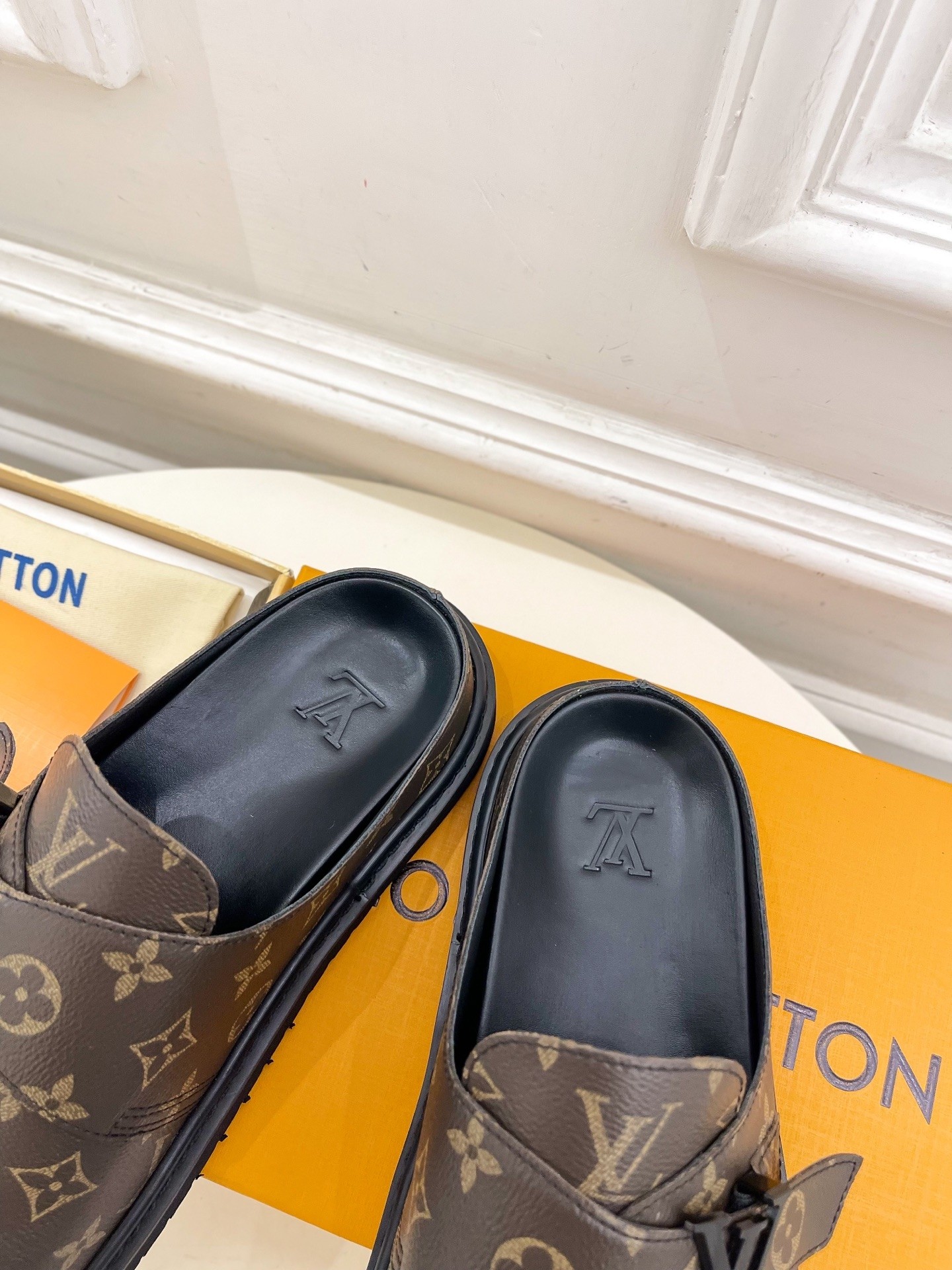 【LOUIS VUITTON】COSY COMFORT サンダル