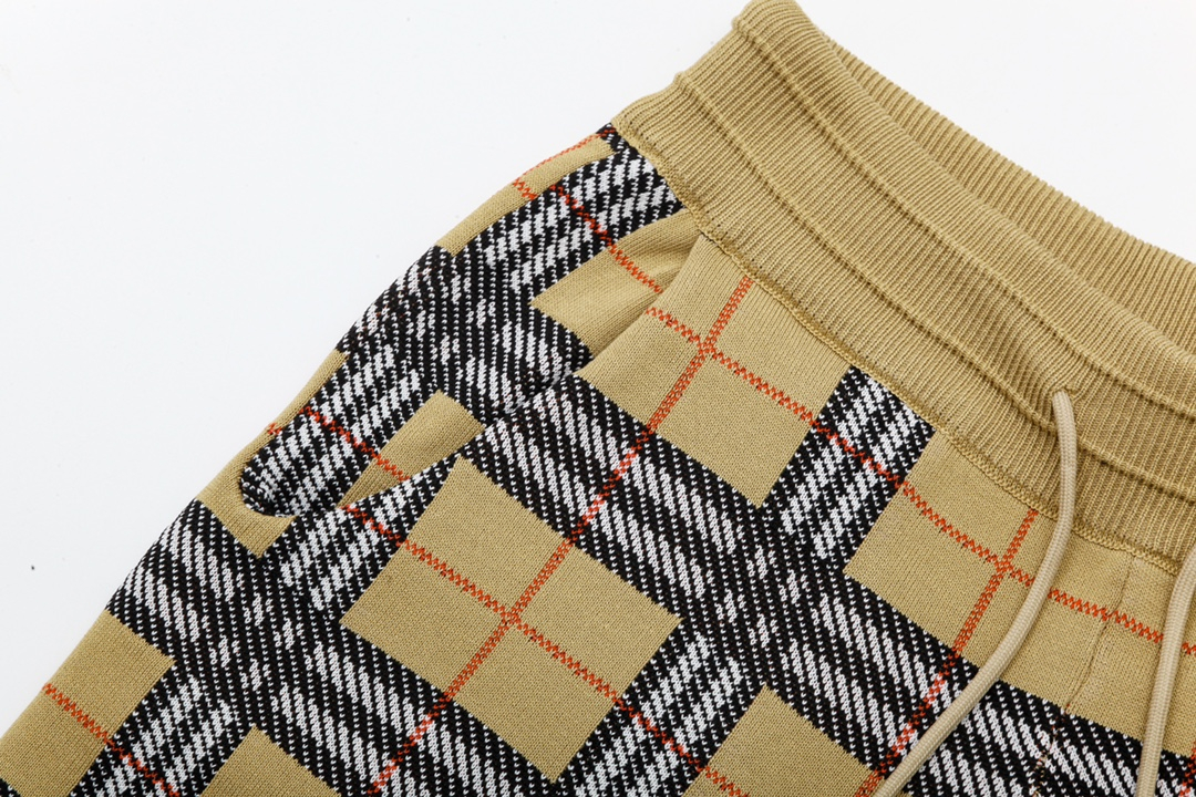 【BURBERRY】ショートパンツ