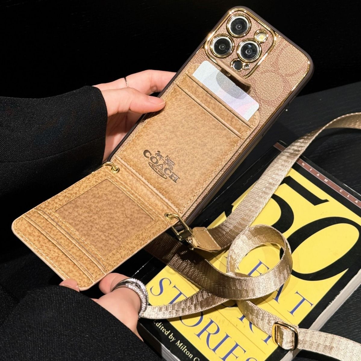 COACH コーチ 携帯電話ケース 適用対象13/14/15/16promax