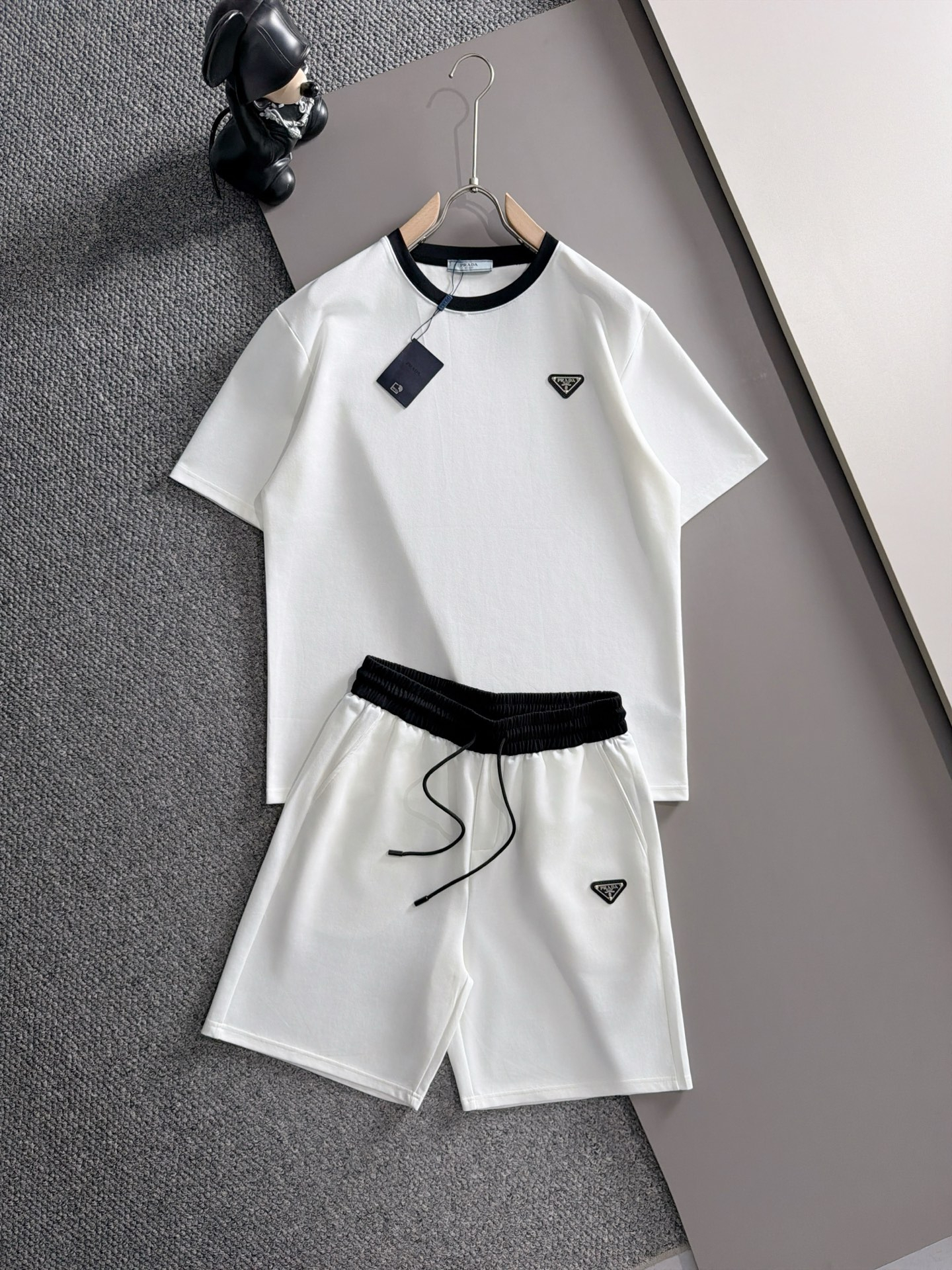 【PRADA】半袖T シャツショートパンツ セットアップ
