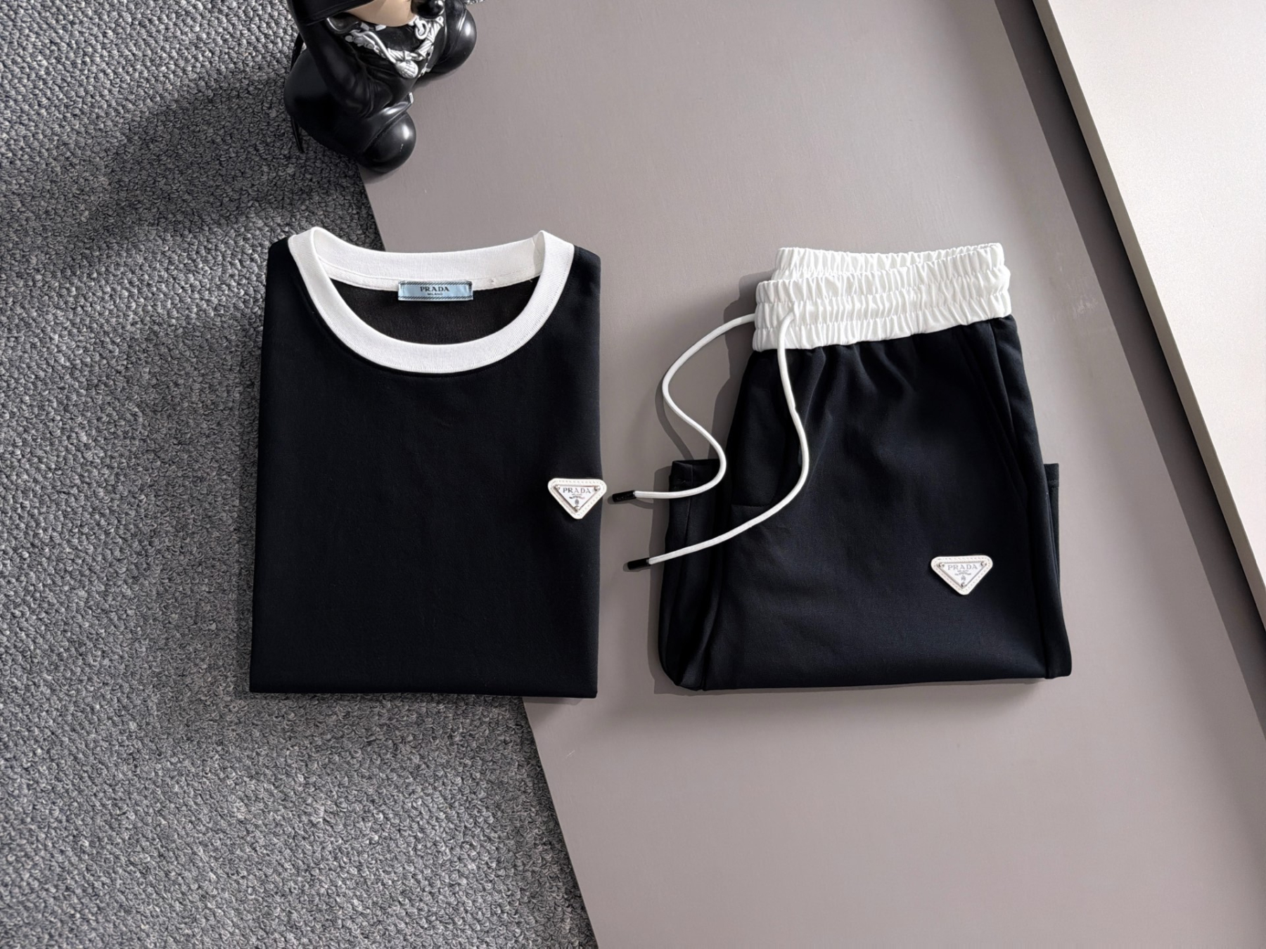 【PRADA】半袖T シャツショートパンツ セットアップ
