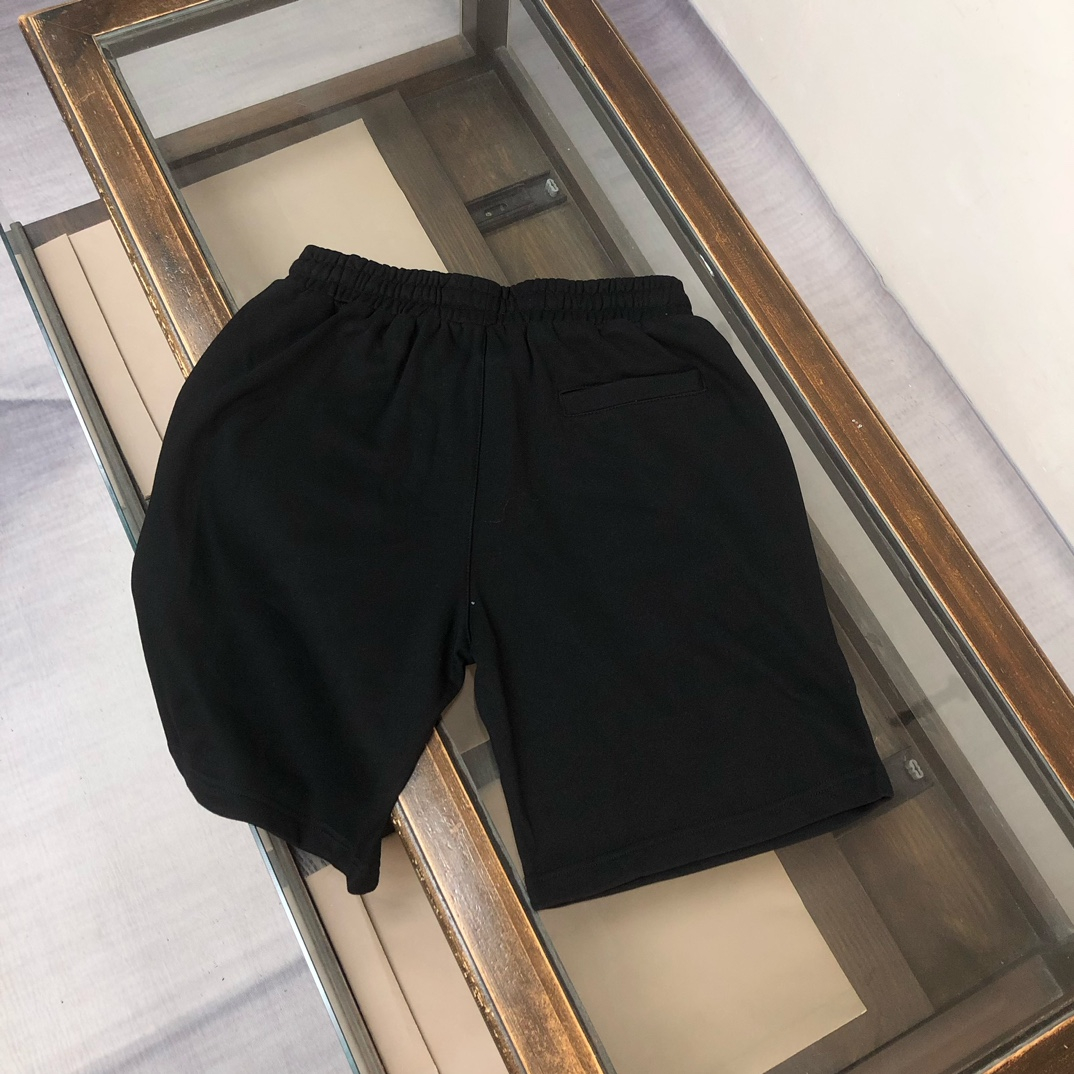 【MONCLER】ショートパンツ