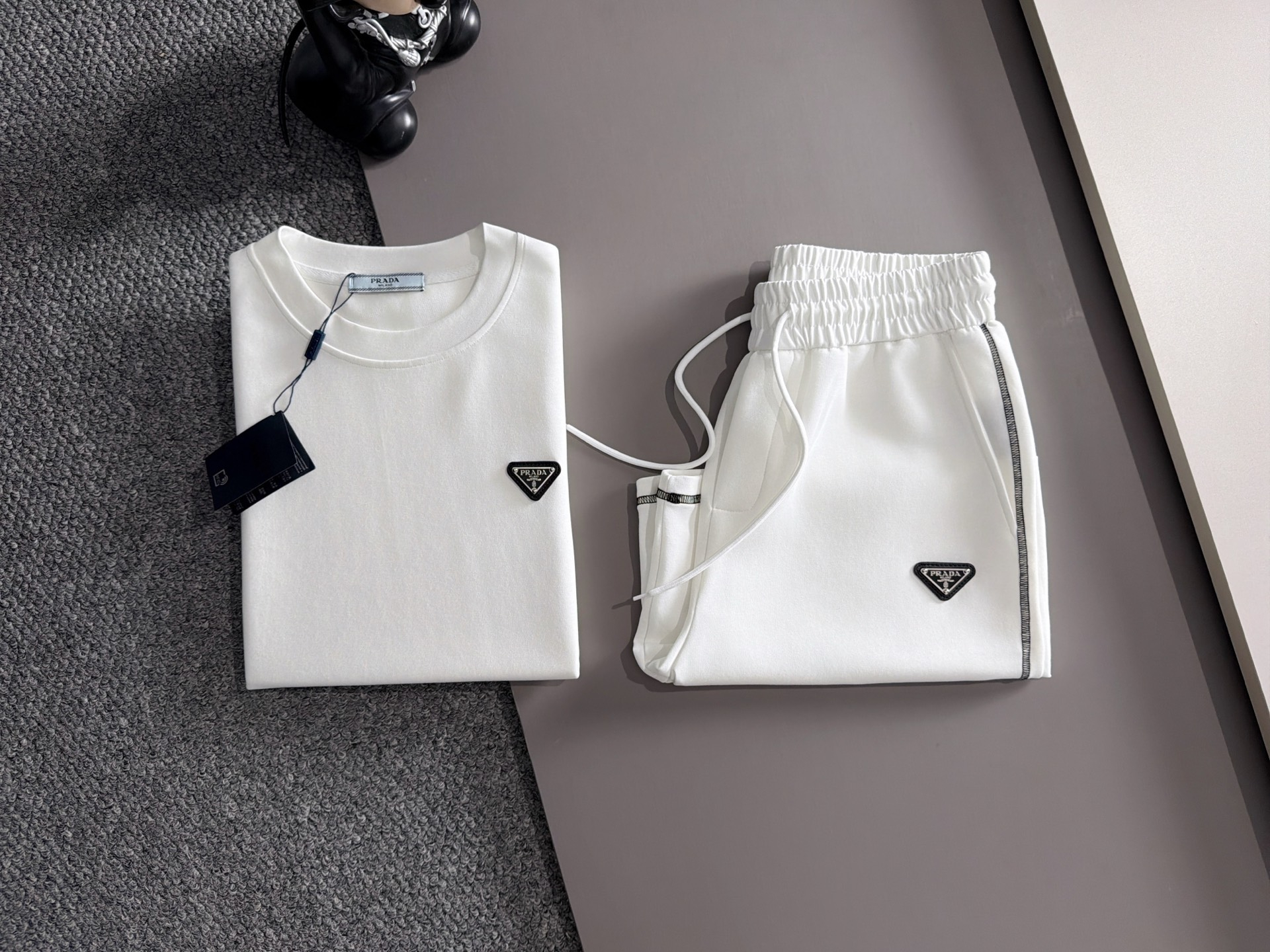 【PRADA】半袖T シャツショートパンツ セットアップ
