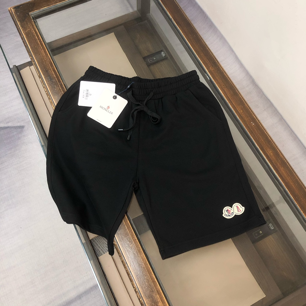 【MONCLER】ショートパンツ