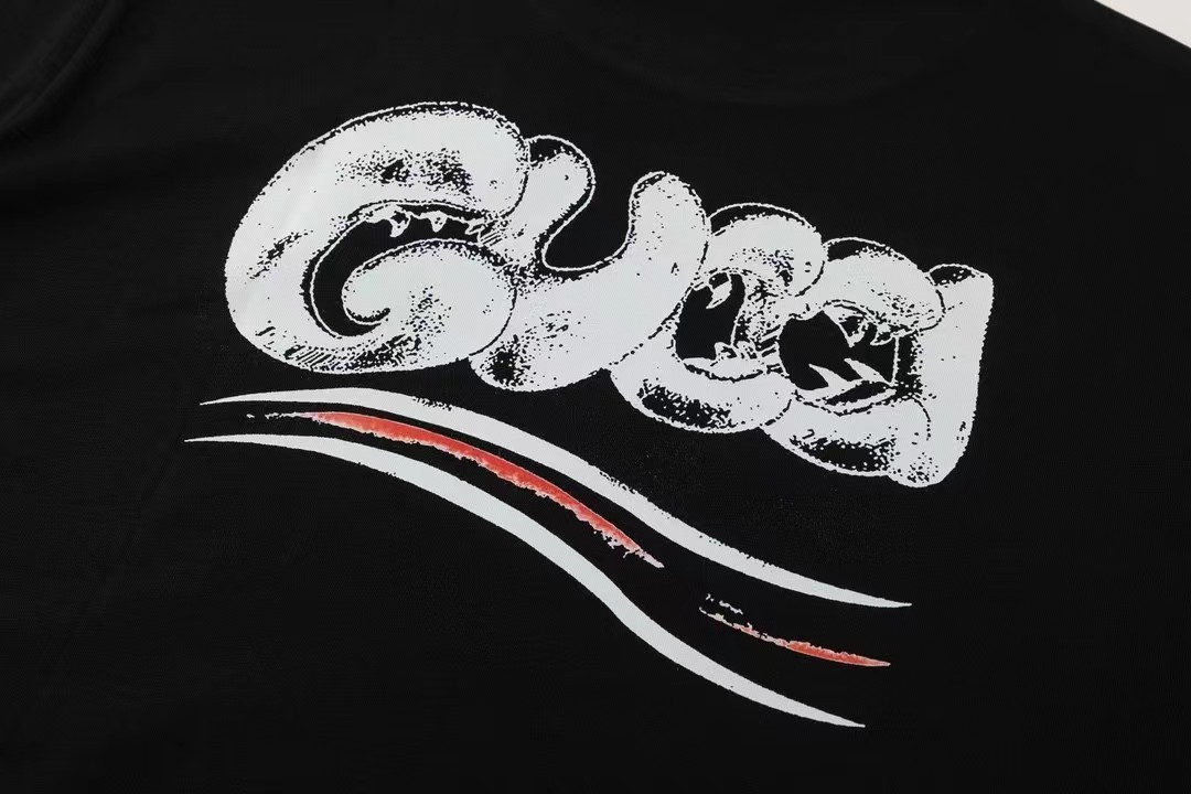 【Gucci 】（グッチ）Tシャツ 男女兼用、ご好評に付き再入荷！