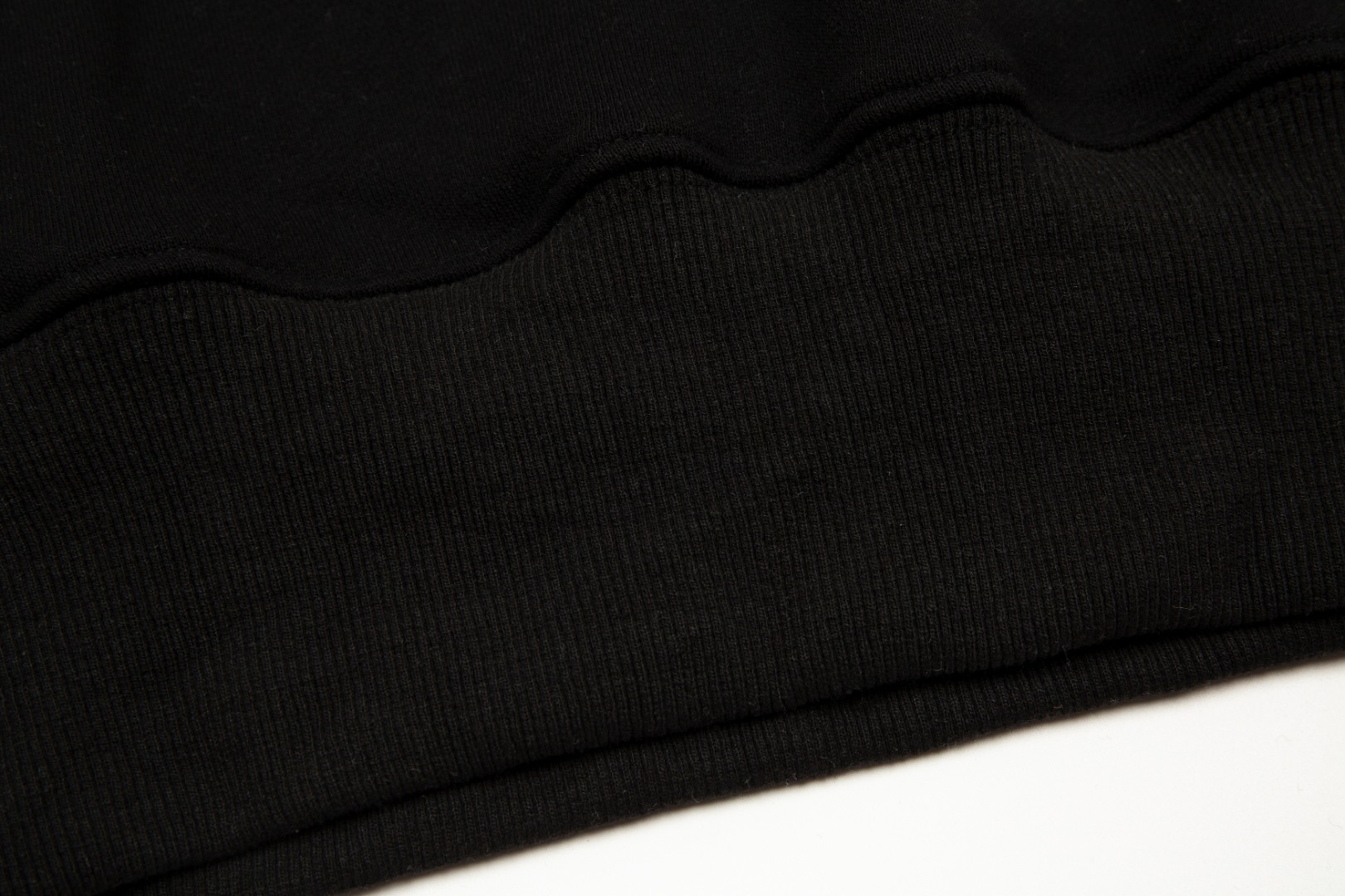  【AMI】刺繍パーカー