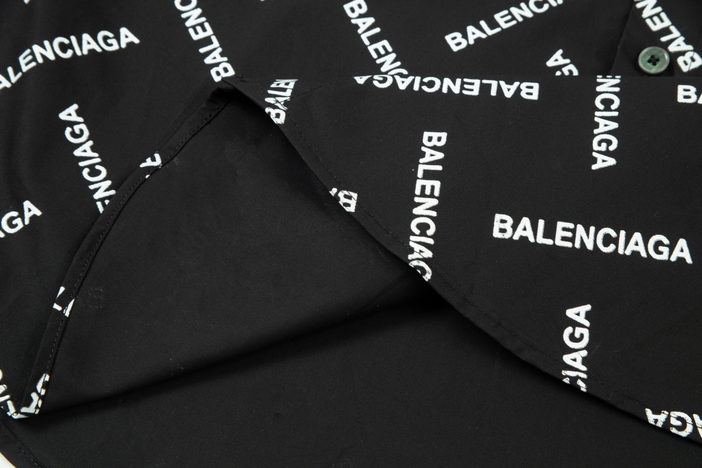 【BALENCIAGA 公式旗艦店】バレンシアガ シャツ ご好評に付き再入荷 240715