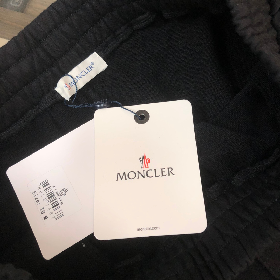 【MONCLER】ショートパンツ