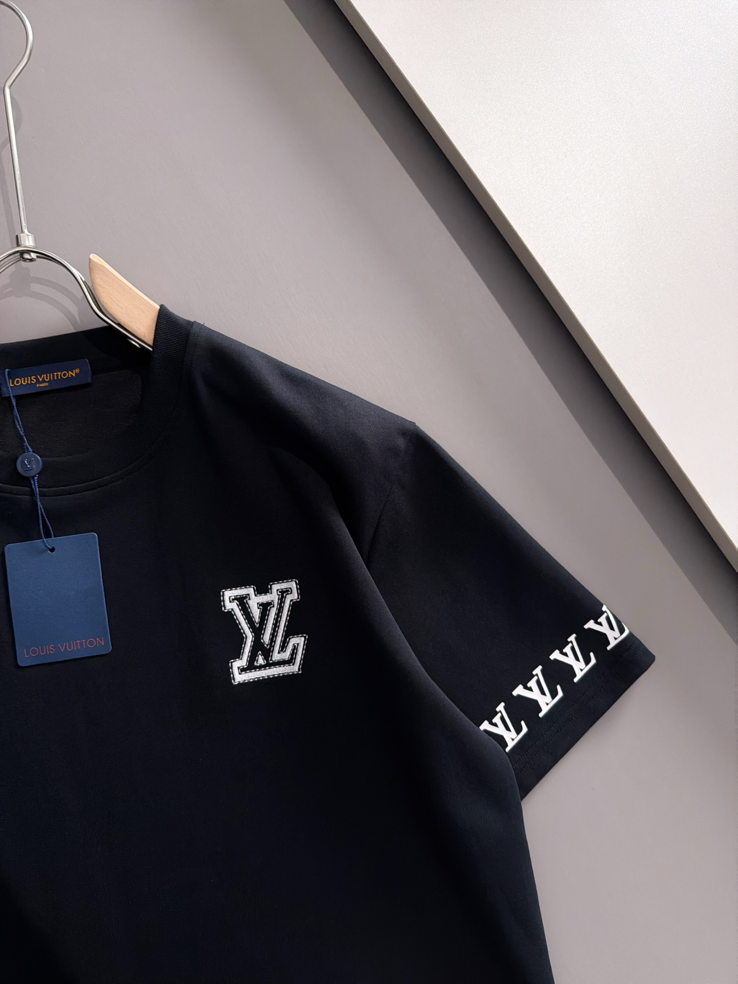【LOUIS VUITTON】半袖T シャツショートパンツ セットアップ