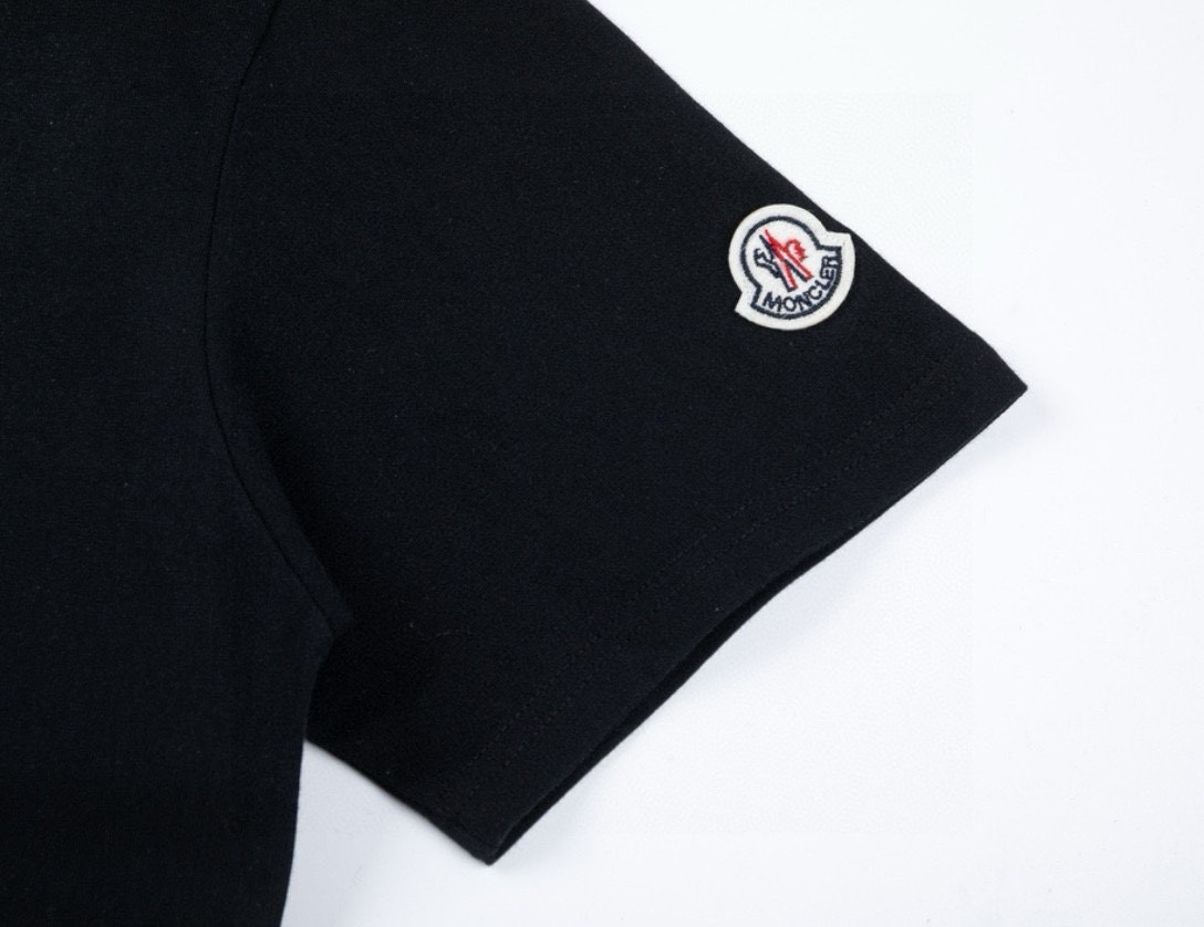 【MONCLER旗艦店】モンクレール 半袖Tシャツ ご好評に付き再入荷！