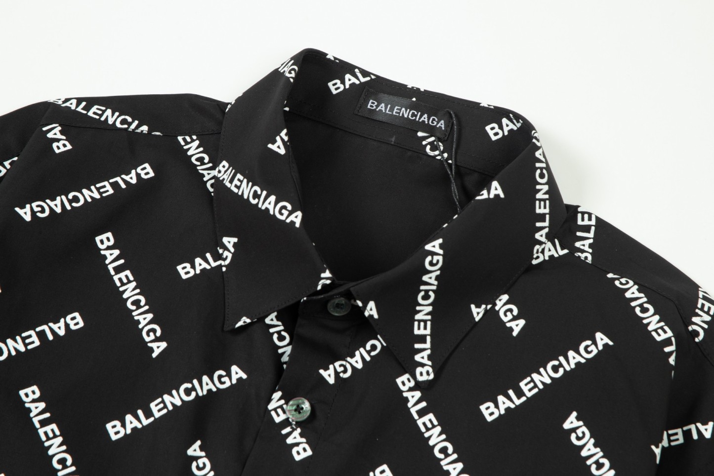 【BALENCIAGA 公式旗艦店】バレンシアガ シャツ ご好評に付き再入荷 240715