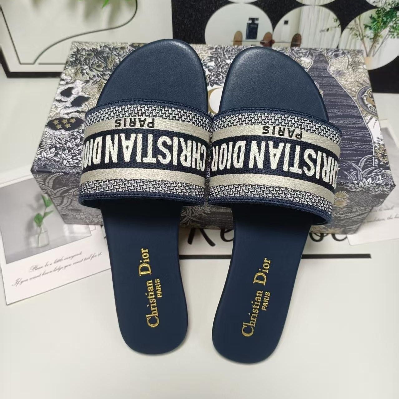 DIOR 人気サンダル
