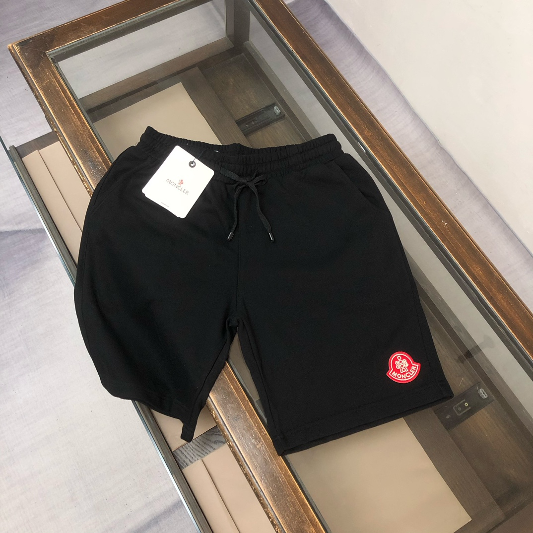 【MONCLER】ショートパンツ