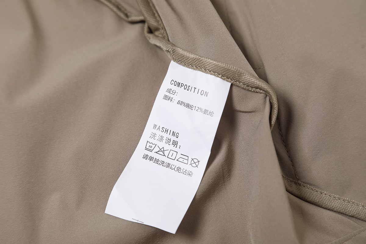 【DESCENTE】Lightweight UV カットパーカー