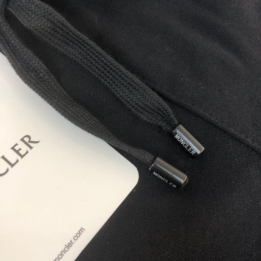 【MONCLER】ショートパンツ