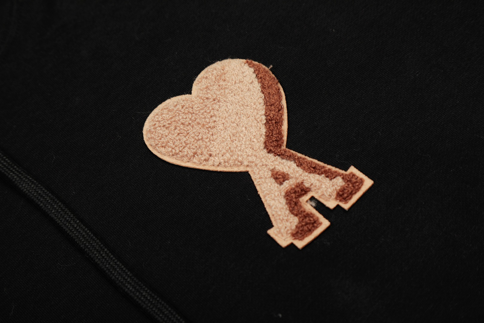  【AMI】刺繍パーカー