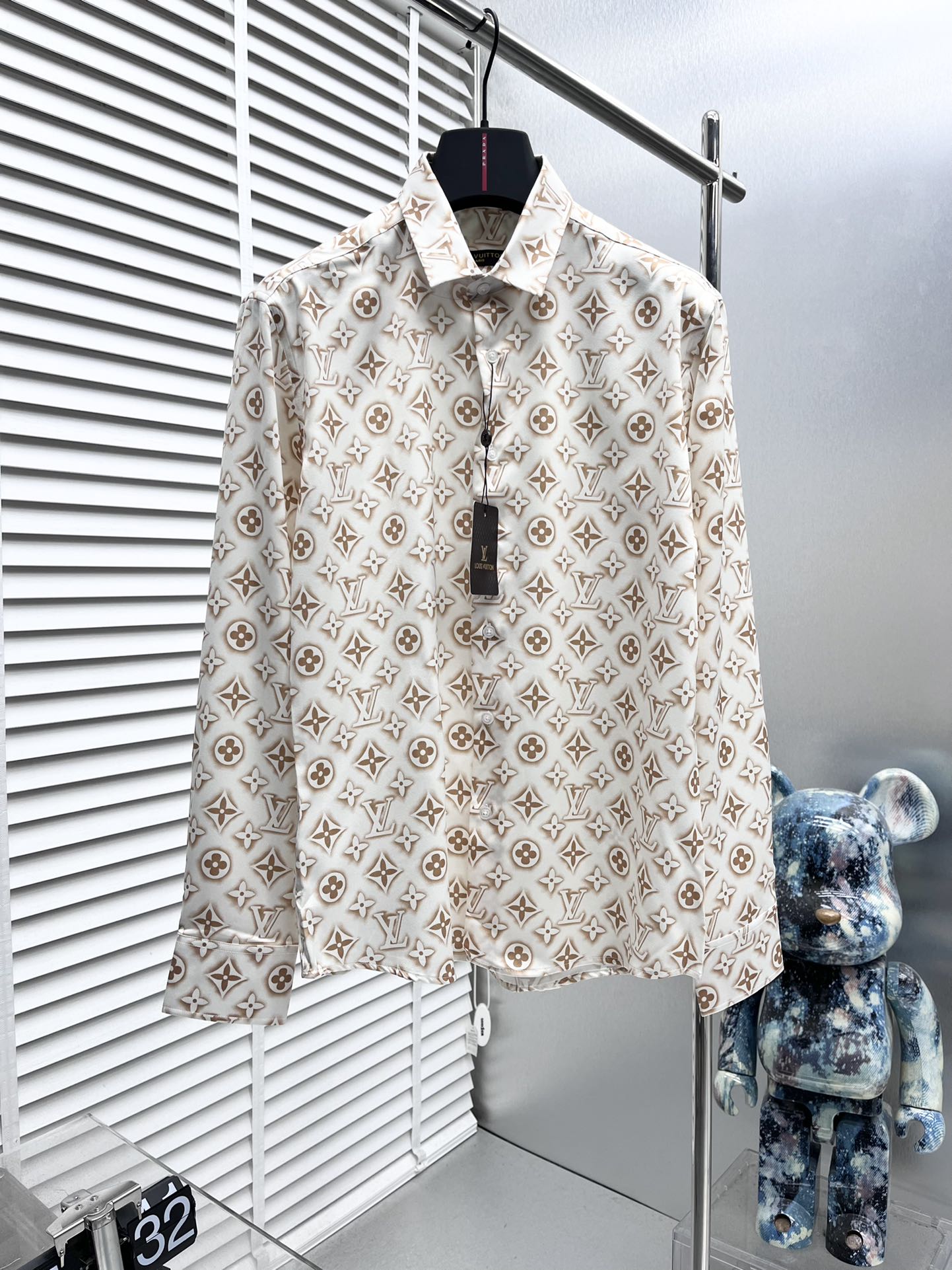 【Louis Vuitton 】（ルイヴィトン）長袖シャツ、ご好評に付き再入荷！