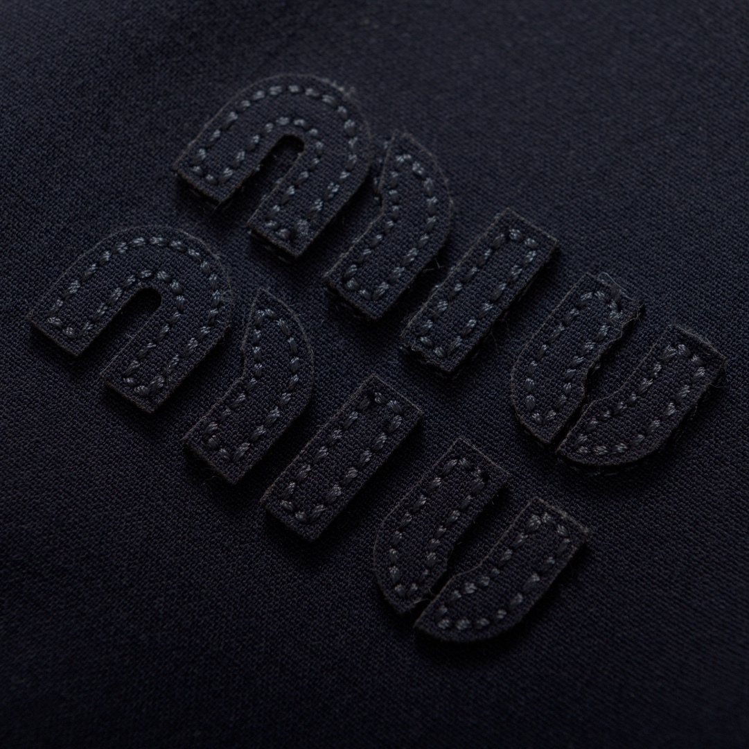 【MIU MIU旗艦店】 ジャケット ご好評に付き再入荷！