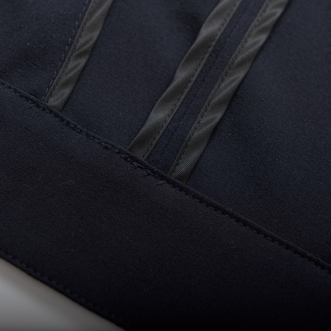 【MIU MIU旗艦店】 ジャケット ご好評に付き再入荷！