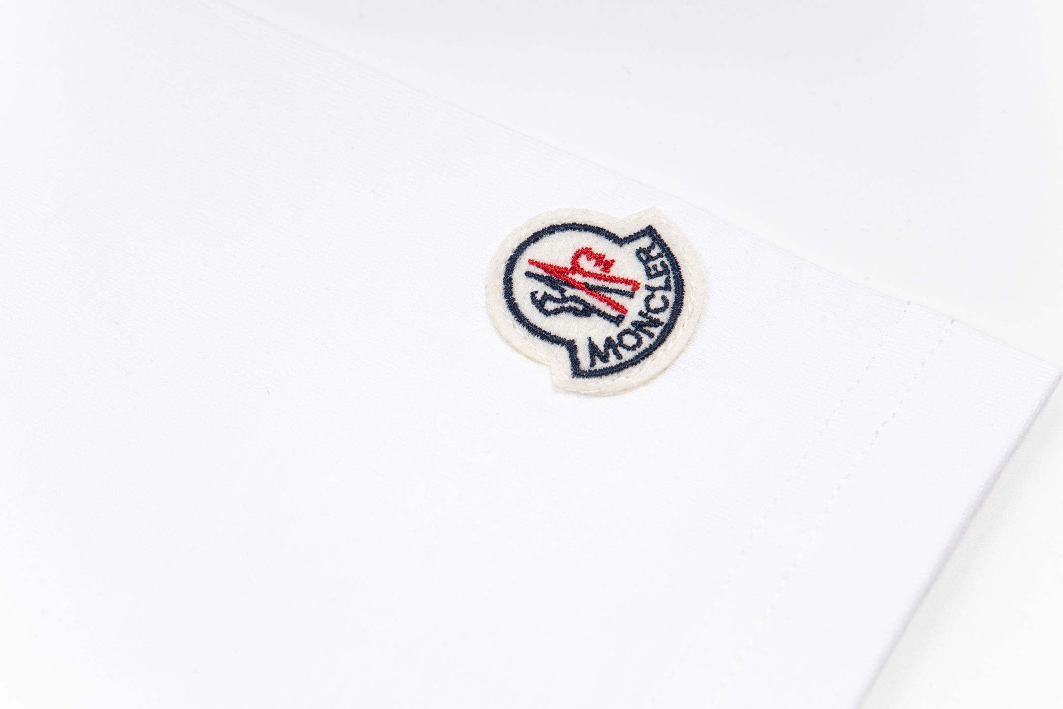 【Moncler 】（モンクレール）半袖Tシャツ 男女兼用、ご好評に付き再入荷！