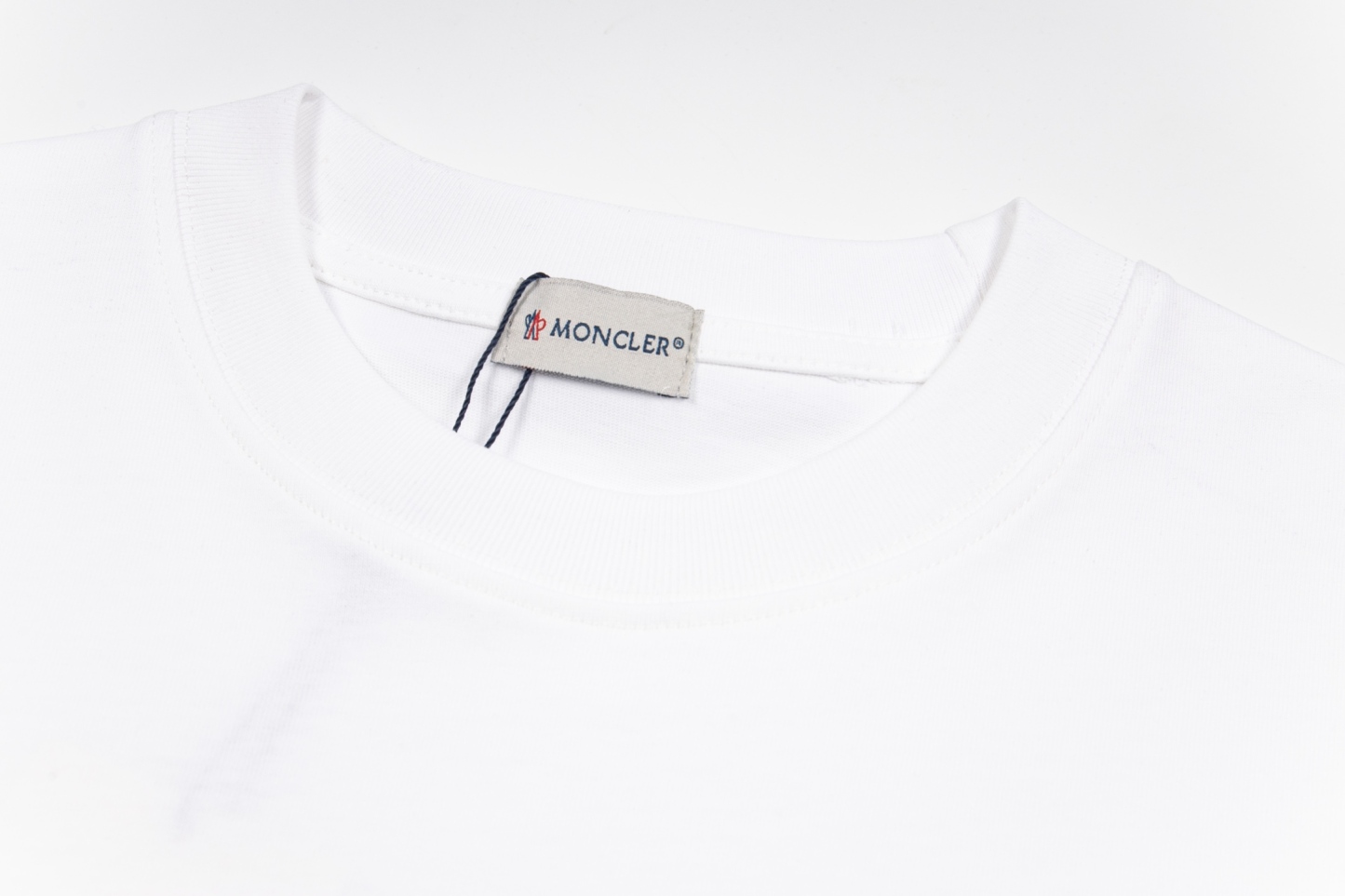 【Moncler 】（モンクレール）半袖Tシャツ 男女兼用、ご好評に付き再入荷！