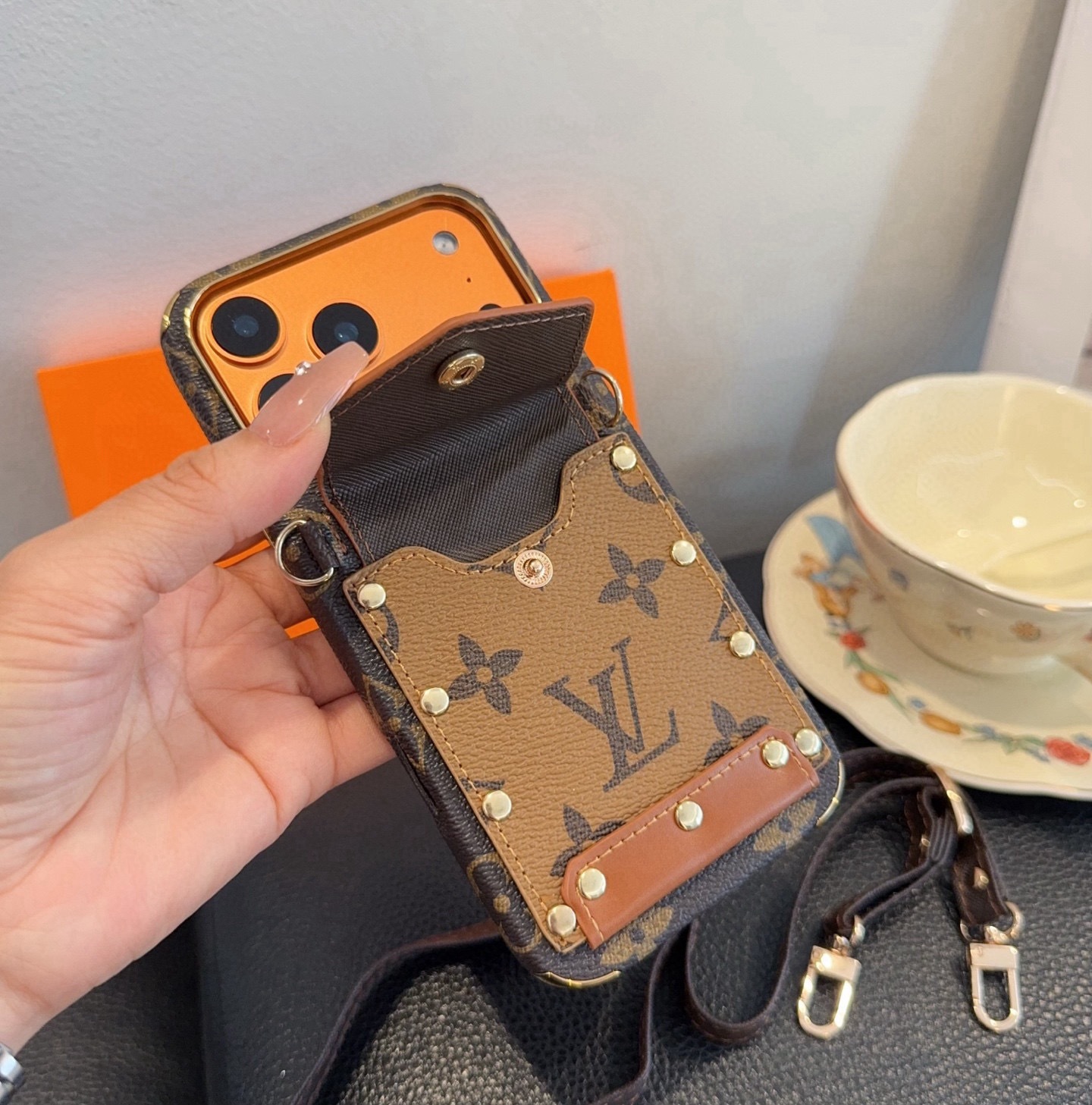 LOUIS VUITTON ルイヴィトン スマホケース iPhoneシリーズに適しています