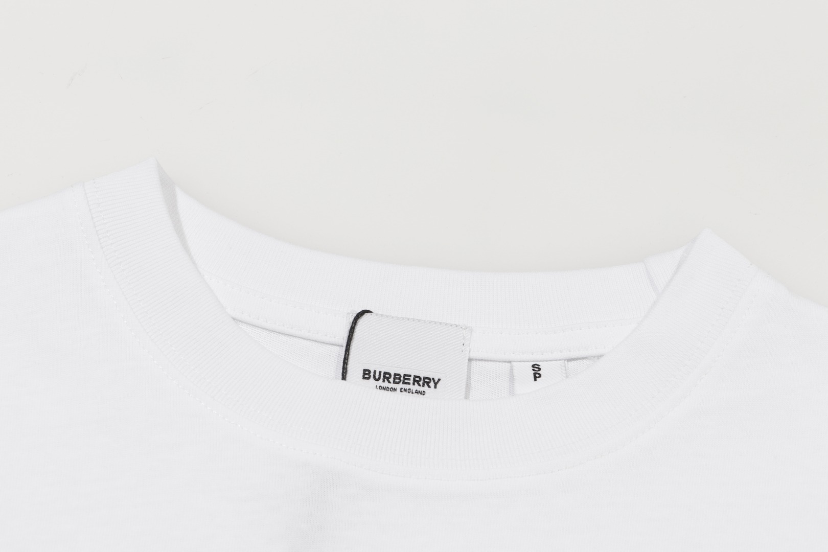 【BURBERRY旗艦店】バーバリー 半袖Tシャツ ご好評に付き再入荷！