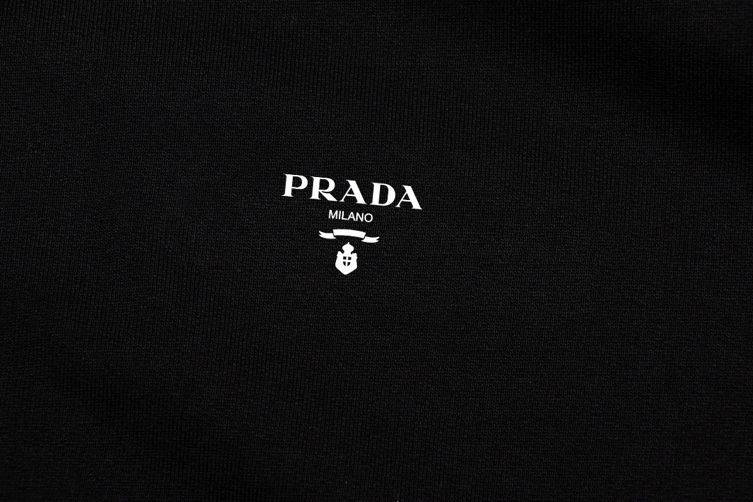 【PRADA】ジップアップパーカー