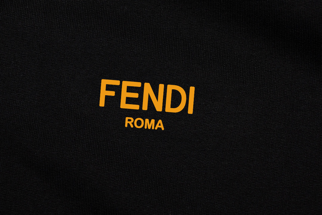 【FENDI】ジップアップパーカー