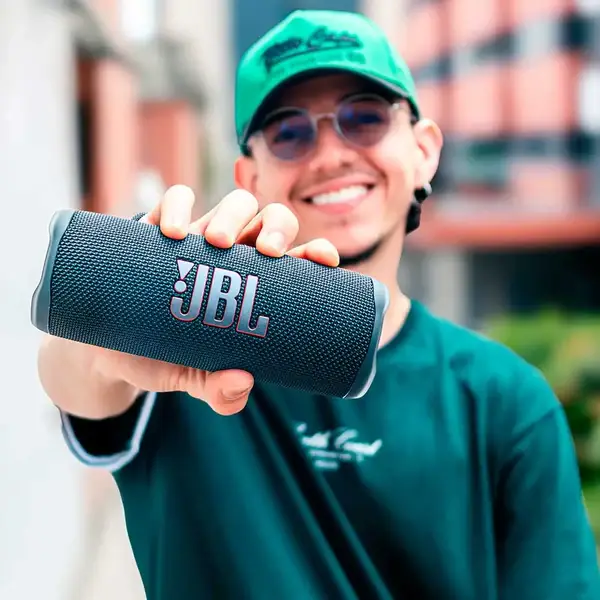JBL Flip 7 – مكبر الصوت الأكثر شعبية، الآن بخصم 50% وشحن مجاني!