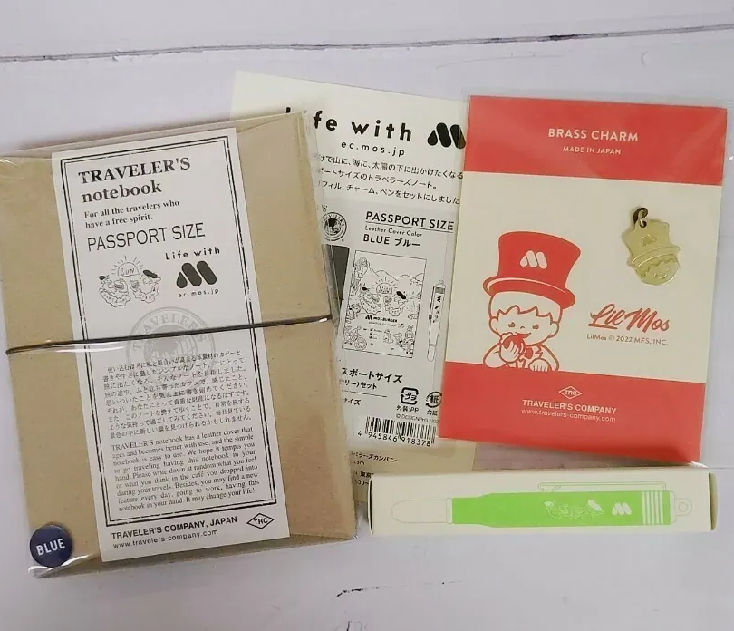 Traveler's Notebook Limited Set - Passport Size - Life with Mos Burger