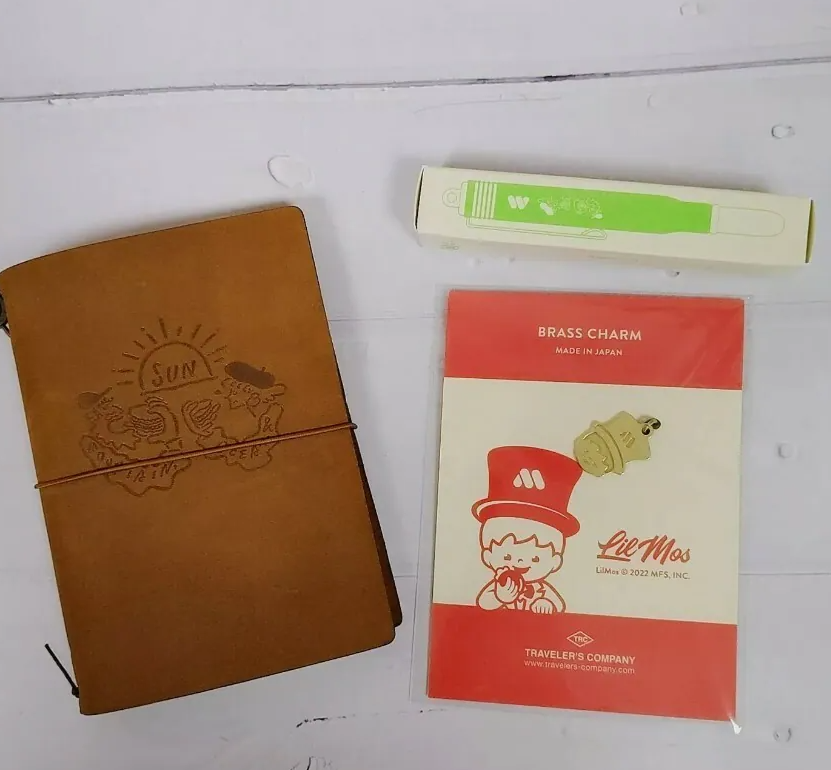 Traveler's Notebook Limited Set - Passport Size - Life with Mos Burger
