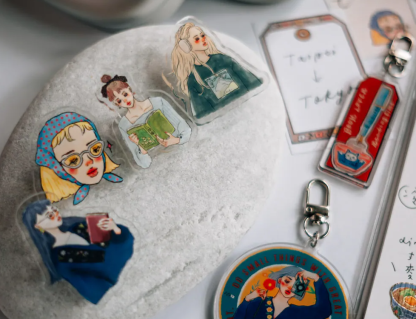 La Dolce Vita - Acrylic Clip - Head scarf girl